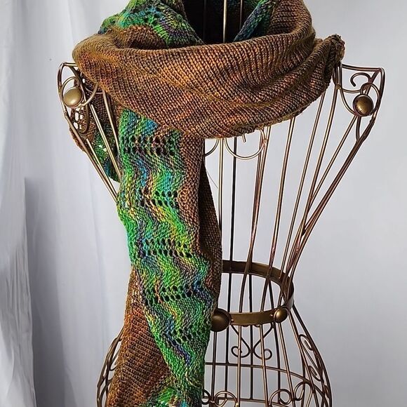 Vintage Wool Triangle Crochet Scarf - Picture 2 of 8